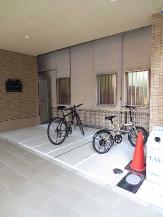 物件外観写真2　(駐輪場)