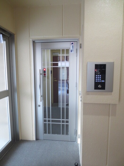 物件外観写真5　(エントランス部分)