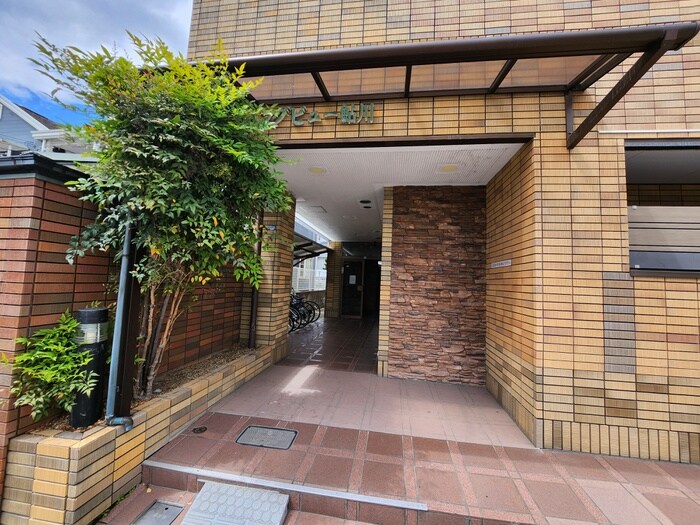 物件外観写真3　(エントランス部分)