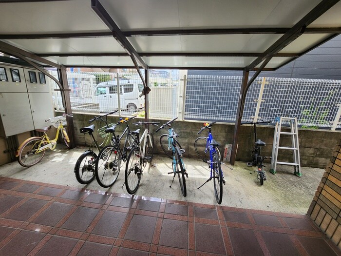 物件外観写真4　(駐輪場)
