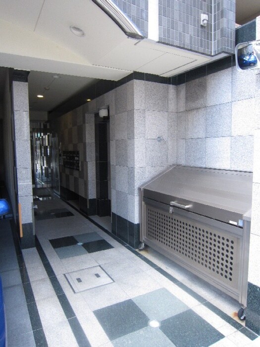 物件外観写真3　(エントランス部分)