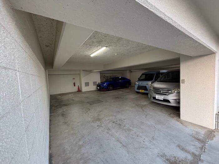 物件外観写真3　(駐車場)