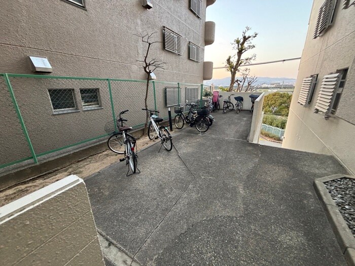 物件外観写真5　(駐輪場)