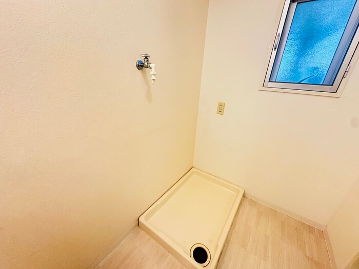 物件内観写真13　(洗濯機置場)