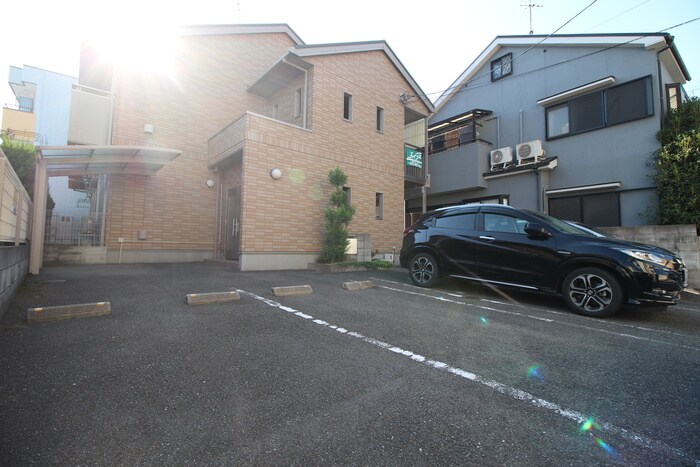 物件外観写真3　(駐車場)