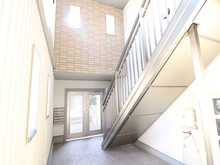 物件外観写真5　(エントランス部分)