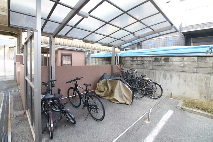 物件外観写真4　(駐輪場)