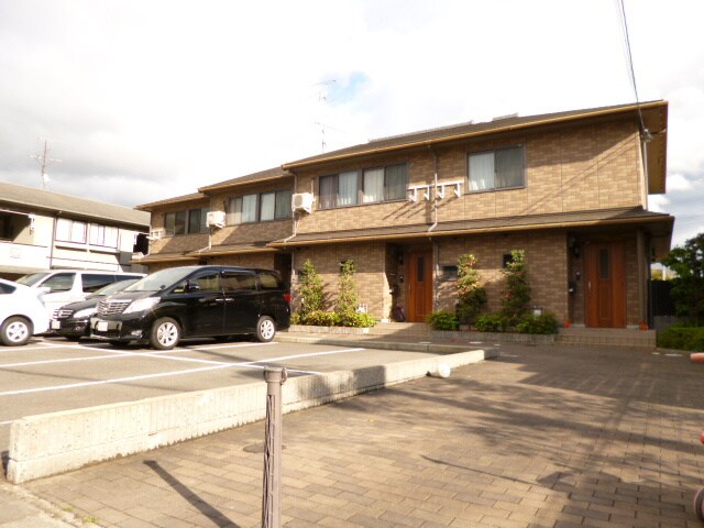 物件外観写真3　(駐車場)