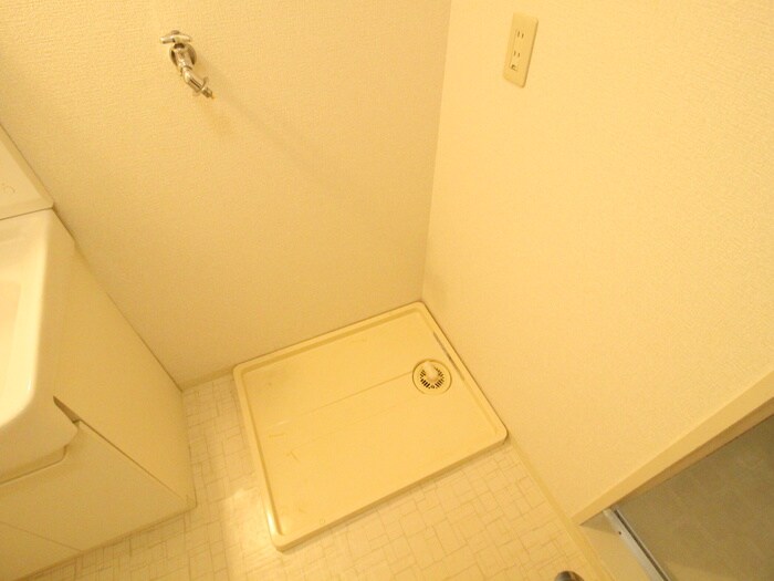 物件内観写真15　(洗濯機置場)