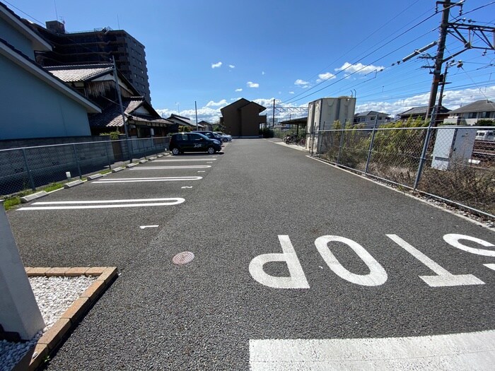 物件外観写真2　(駐車場)