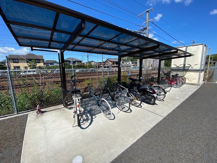 物件外観写真3　(駐輪場)