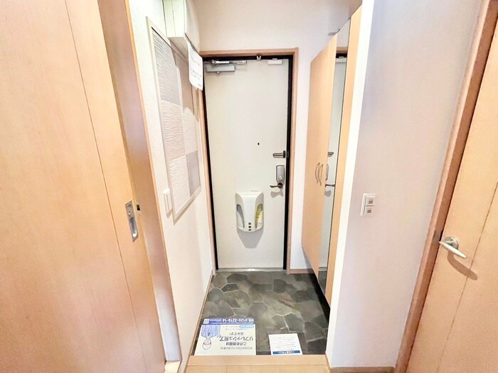 物件内観写真10　(玄関)