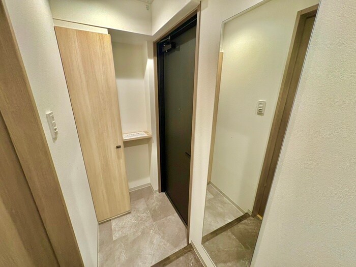 物件内観写真7　(玄関)