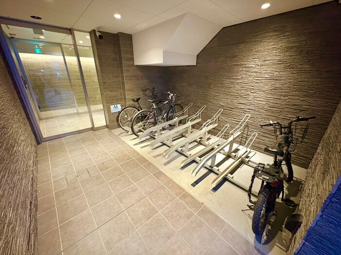 物件外観写真4　(駐輪場)