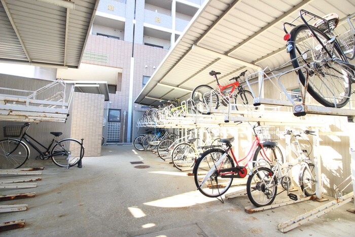 物件外観写真4　(駐輪場)
