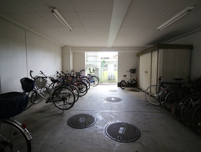 物件外観写真5　(駐輪場)