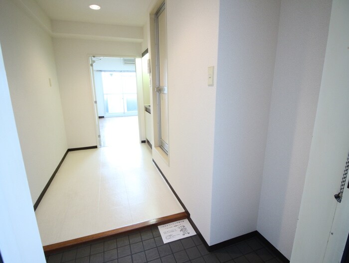 物件内観写真17　(玄関)