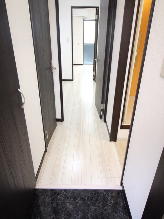 物件内観写真7　(玄関)