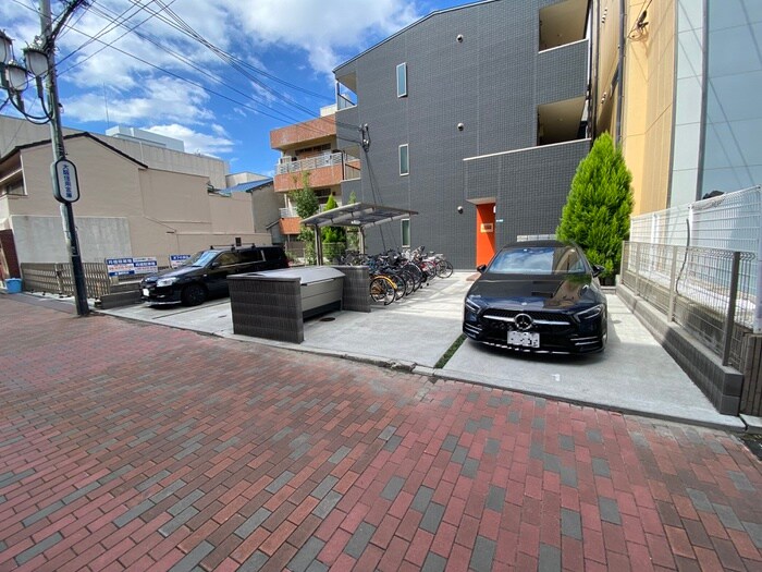 物件外観写真3　(駐車場)