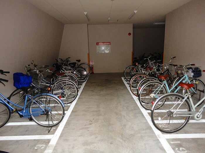 物件外観写真5　(駐輪場)
