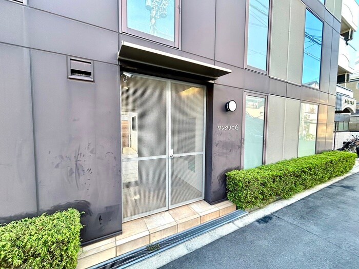 物件外観写真2　(エントランス部分)