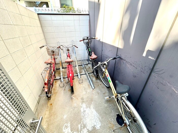 物件外観写真4　(駐輪場)