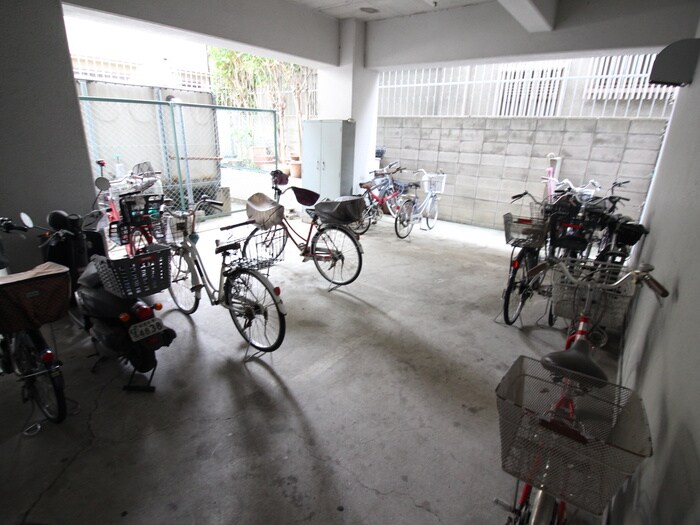 物件外観写真3　(駐輪場)