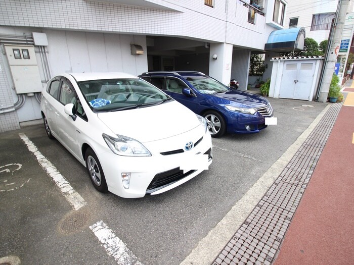 物件外観写真4　(駐車場)