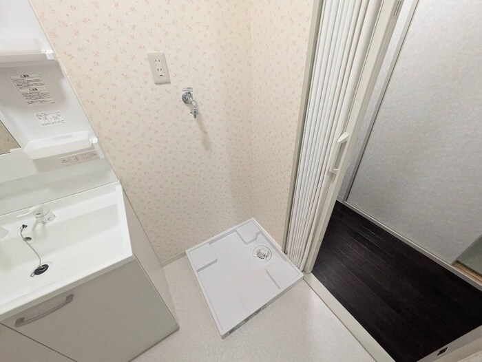 物件内観写真16　(洗濯機置場)