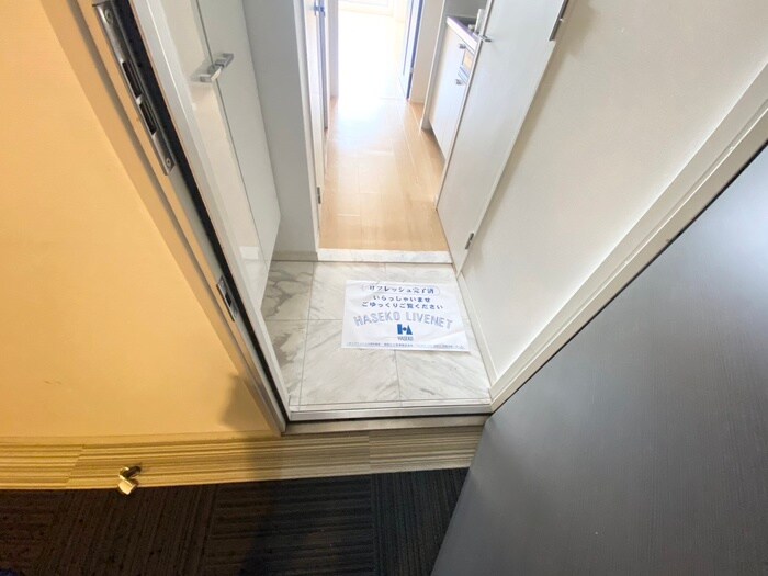 物件内観写真7　(玄関)