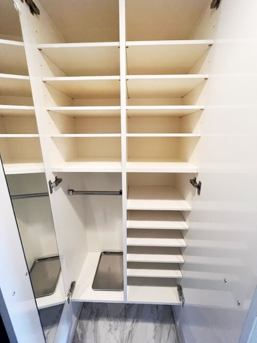 物件内観写真10　(玄関)