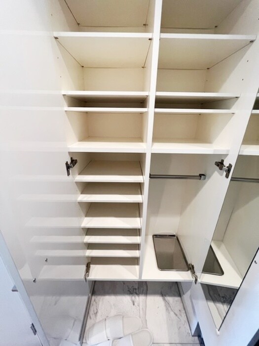 物件内観写真12　(収納)