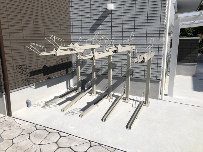 物件外観写真4　(駐輪場)