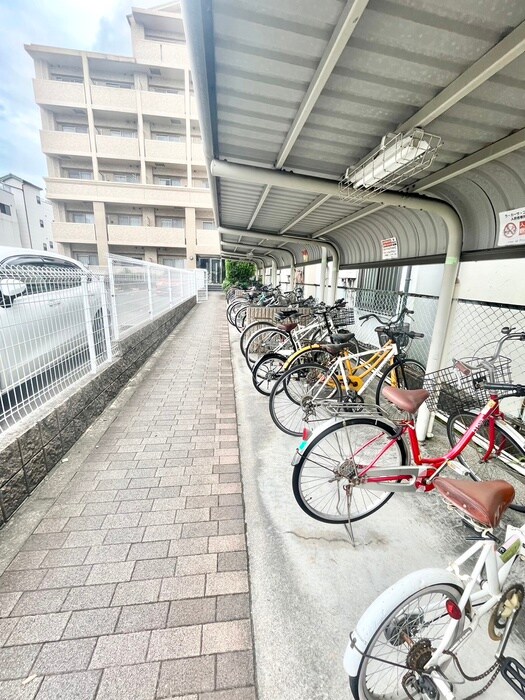 物件外観写真5　(駐輪場)
