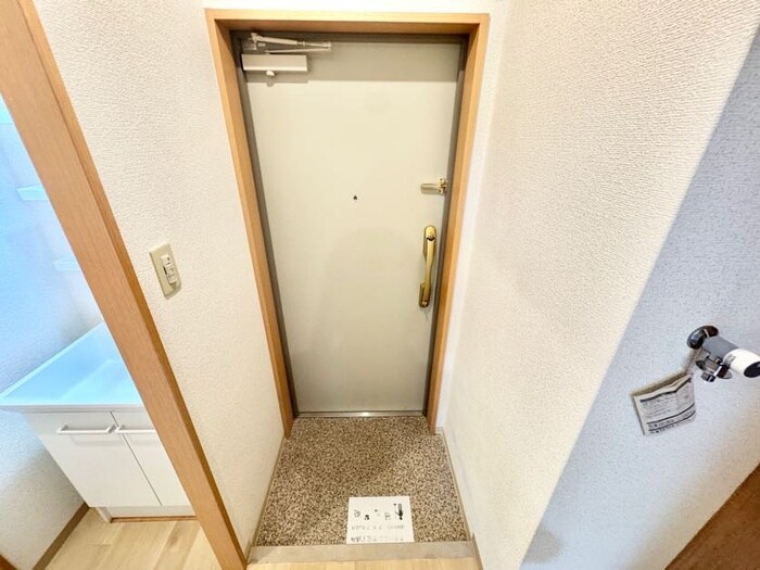 物件内観写真14　(玄関)