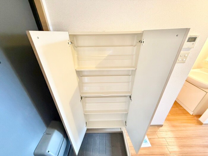物件内観写真18　(靴箱)