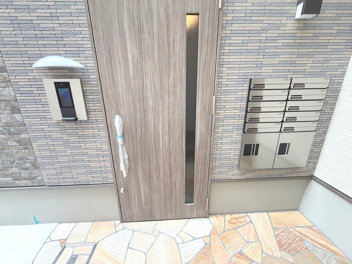 物件外観写真3　(エントランス部分)