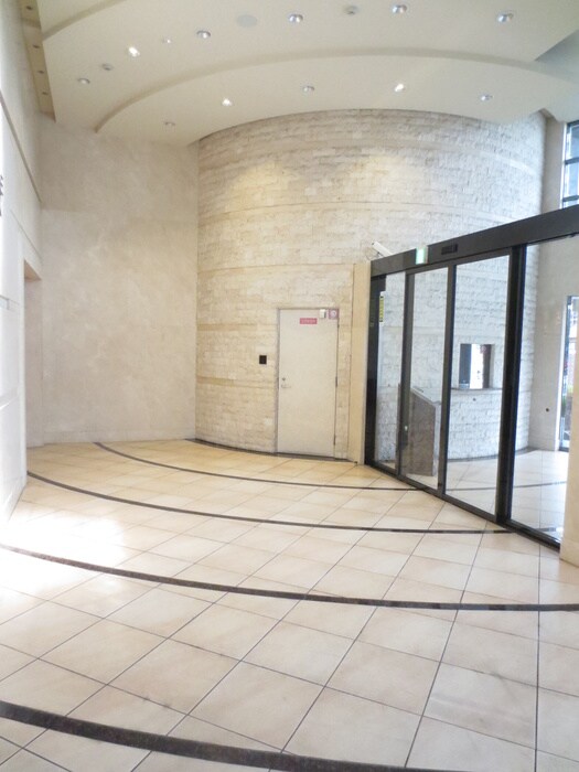 物件外観写真4　(エントランス部分)