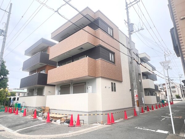 建築中