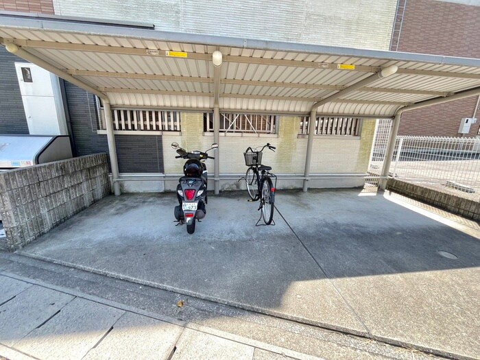 物件外観写真4　(駐輪場)
