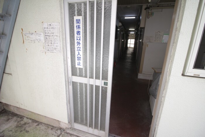 物件外観写真3　(エントランス部分)