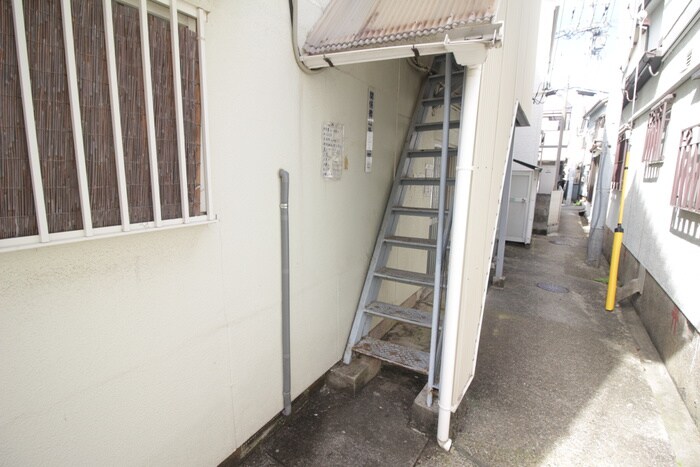 物件外観写真5　(エントランス部分)