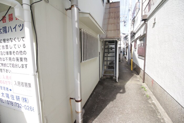 物件外観写真6　(エントランス部分)