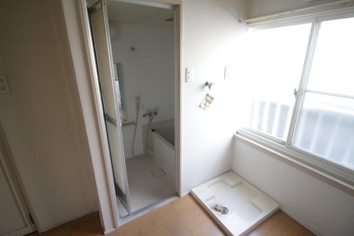 物件内観写真16　(洗濯機置場)