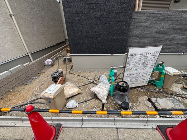 建築中