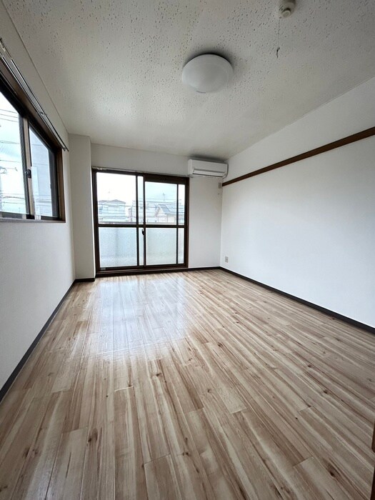 物件内観写真8　(居室)