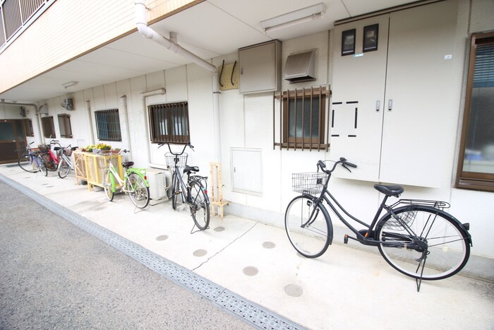 物件外観写真5　(駐輪場)