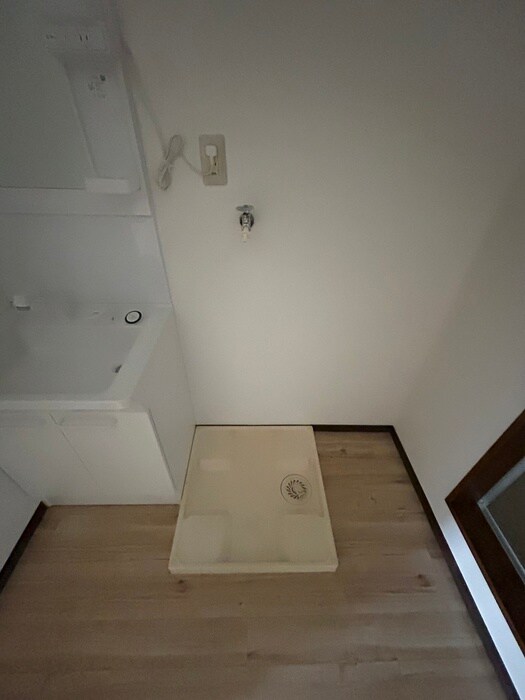 物件内観写真13　(洗濯機置場)