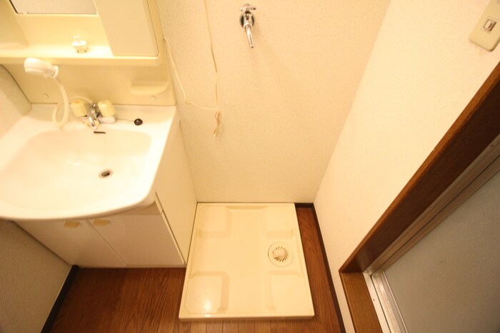 物件内観写真13　(洗濯機置場)