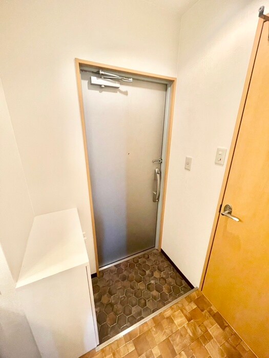 物件内観写真13　(玄関)